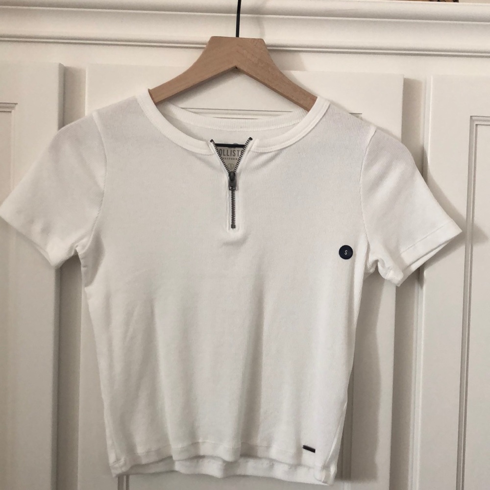 Hollister cropped tee